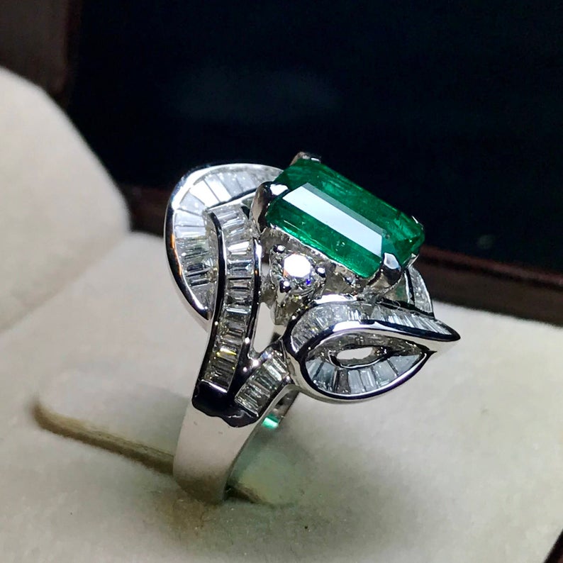 GORGEOUS! 4.73TCW Natural Emerald & Bageutte Diamonds in 18k solid white GOLD handmade ring engagenement vintage natural art deco estate