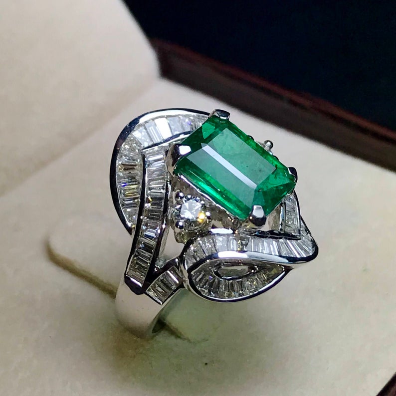 GORGEOUS! 4.73TCW Natural Emerald & Bageutte Diamonds in 18k solid white GOLD handmade ring engagenement vintage natural art deco estate