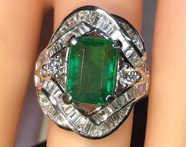 GORGEOUS! 4.73TCW Natural Emerald & Bageutte Diamonds in 18k solid white GOLD handmade ring engagenement vintage natural art deco estate