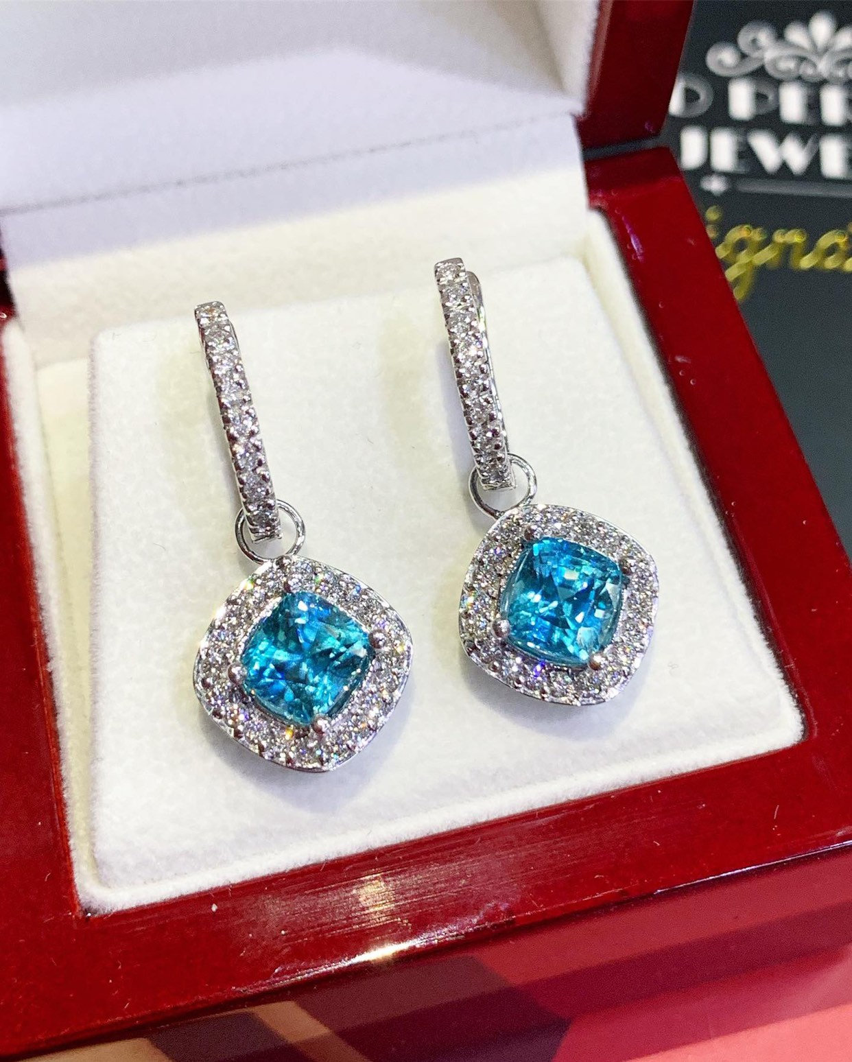 DANGLING 6.65TCW Blue Zircon VS Diamonds 18K solid white gold earrings chandelier sky drop vintage cocktail dinner party blue sky natural