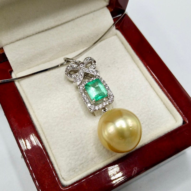 13.5mm South Sea Pearl Colombian Emerald & VS Diamonds 18K solid white gold necklace pendant unique modern natural golden one of a kind bow