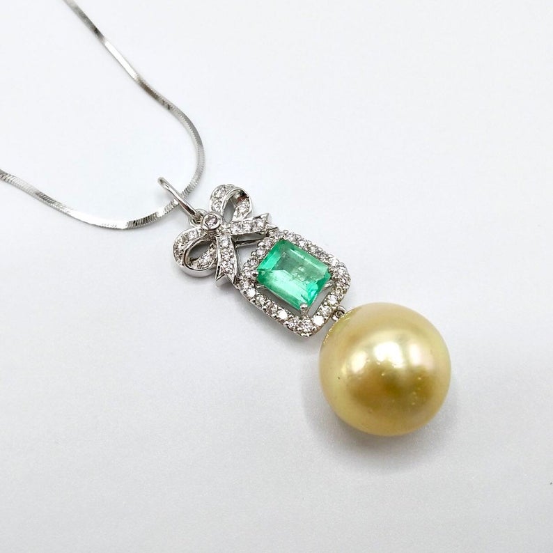 13.5mm South Sea Pearl Colombian Emerald & VS Diamonds 18K solid white gold necklace pendant unique modern natural golden one of a kind bow