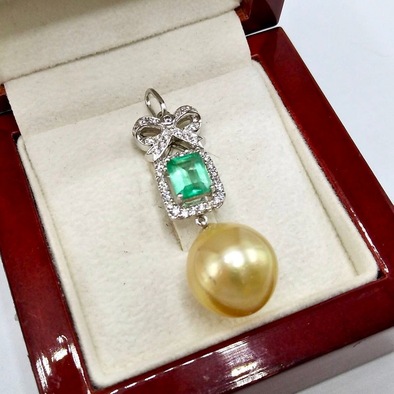 13.5mm South Sea Pearl Colombian Emerald & VS Diamonds 18K solid white gold necklace pendant unique modern natural golden one of a kind bow