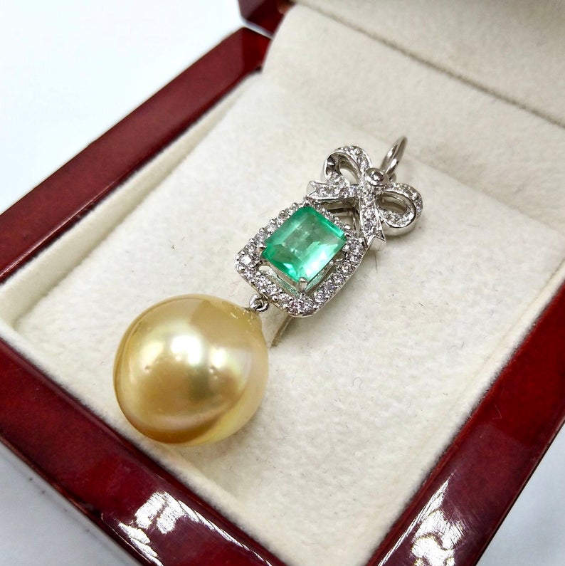 13.5mm South Sea Pearl Colombian Emerald & VS Diamonds 18K solid white gold necklace pendant unique modern natural golden one of a kind bow