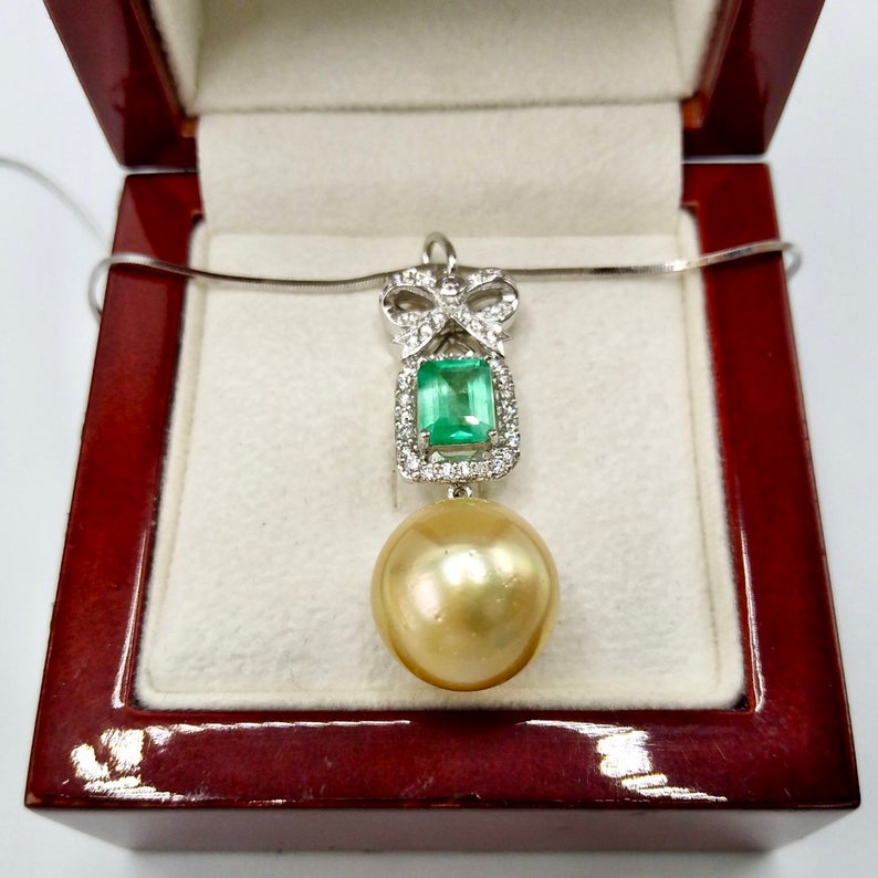 13.5mm South Sea Pearl Colombian Emerald & VS Diamonds 18K solid white gold necklace pendant unique modern natural golden one of a kind bow